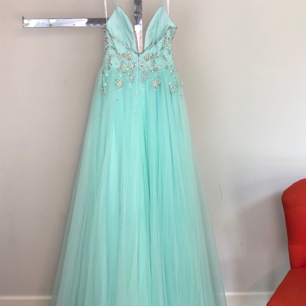Vienna Gown - Picture 5 of 6